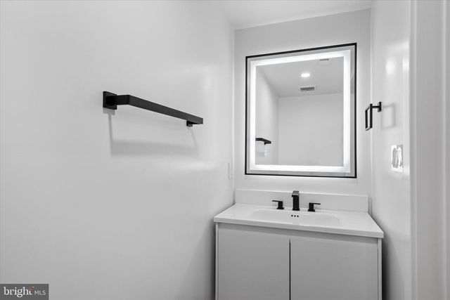 4609 WILLOW RUN DR, Annandale, VA 22003