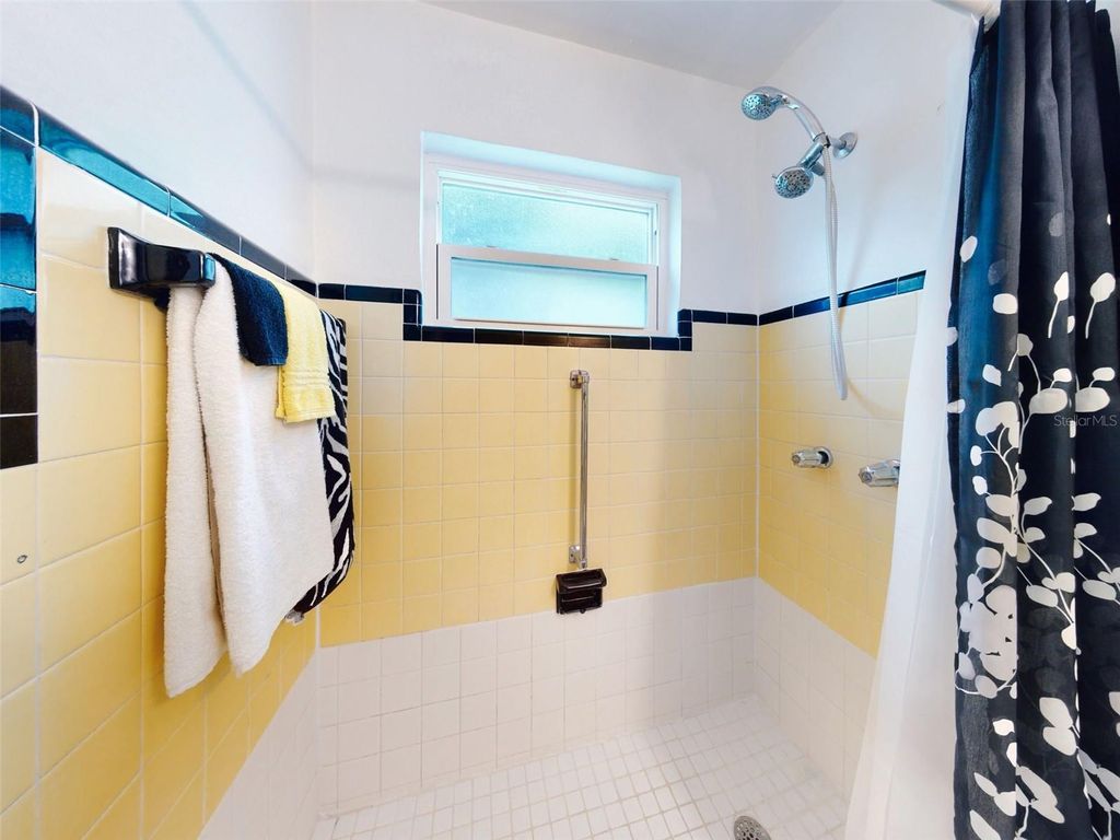 Image 18 of property listing at 823 E 10TH AVENUE, New Smyrna Beach, FL 32169