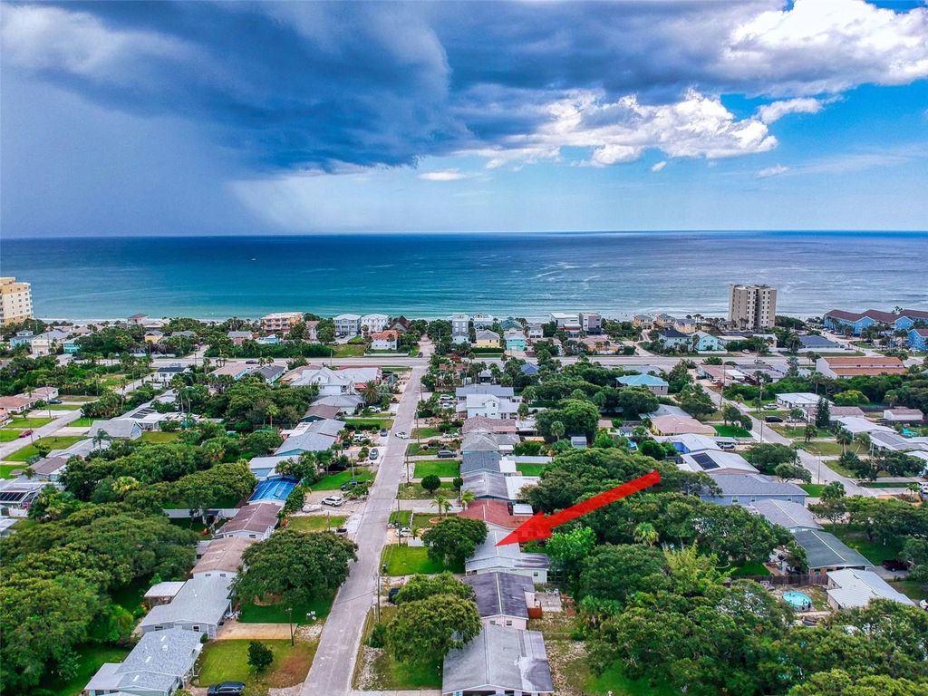 Image 3 of property listing at 823 E 10TH AVENUE, New Smyrna Beach, FL 32169