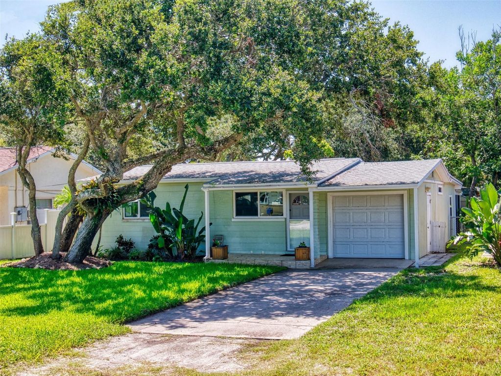 Image 43 of property listing at 823 E 10TH AVENUE, New Smyrna Beach, FL 32169