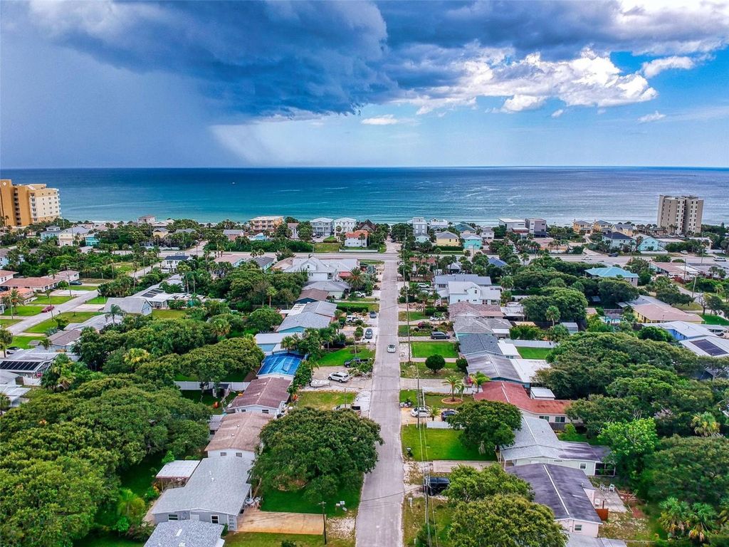 Image 44 of property listing at 823 E 10TH AVENUE, New Smyrna Beach, FL 32169