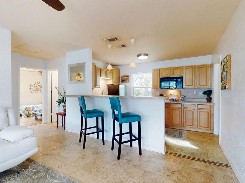 Image 7 of property listing at 823 E 10TH AVENUE, New Smyrna Beach, FL 32169