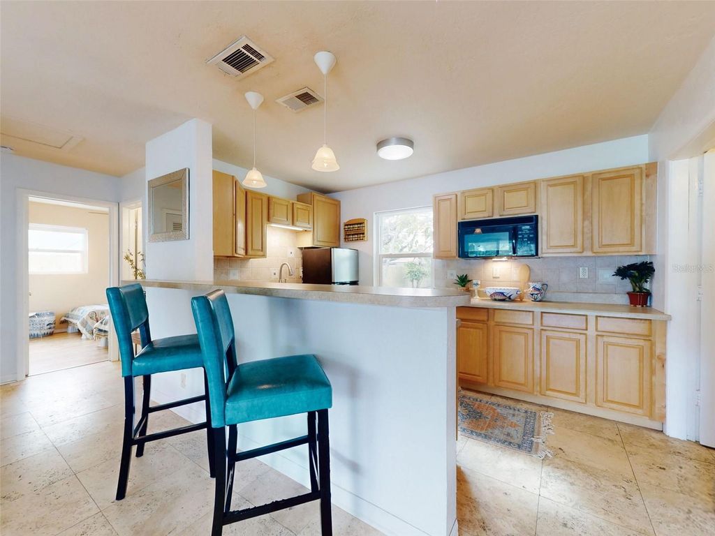 Image 8 of property listing at 823 E 10TH AVENUE, New Smyrna Beach, FL 32169