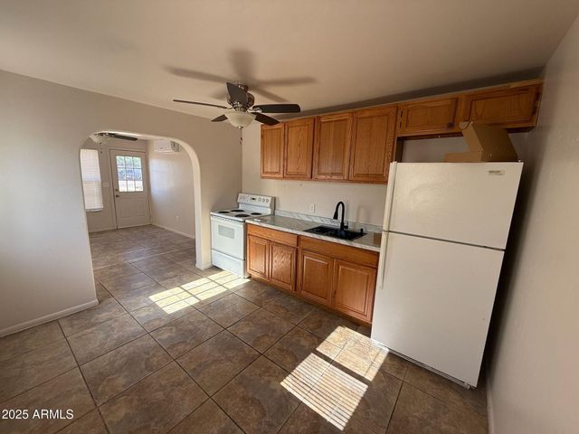 214 W 9th Street, Casa Grande, AZ 85122