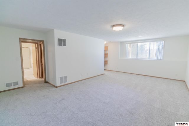 6845 Whitewater Lane, Lincoln, NE 68521