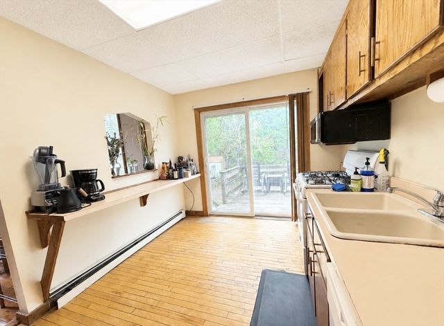 439 Newport Rd, Hull, MA 02045