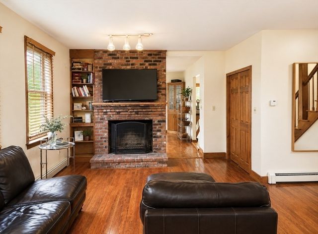 439 Newport Rd, Hull, MA 02045