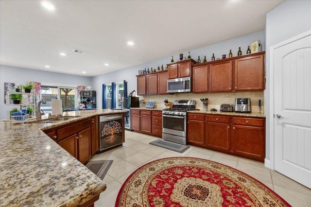 6189 E Farrin Avenue, Fresno, CA 93727