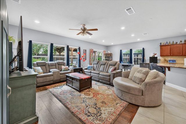 6189 E Farrin Avenue, Fresno, CA 93727