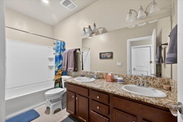 6189 E Farrin Avenue, Fresno, CA 93727
