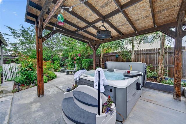 6189 E Farrin Avenue, Fresno, CA 93727