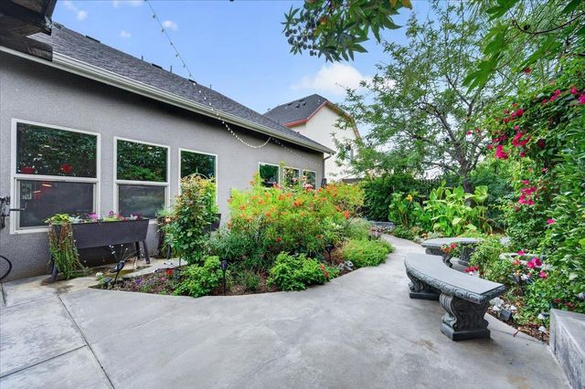 6189 E Farrin Avenue, Fresno, CA 93727