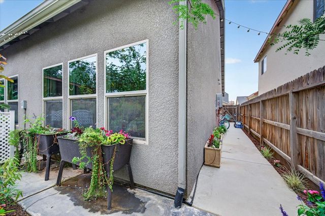 6189 E Farrin Avenue, Fresno, CA 93727