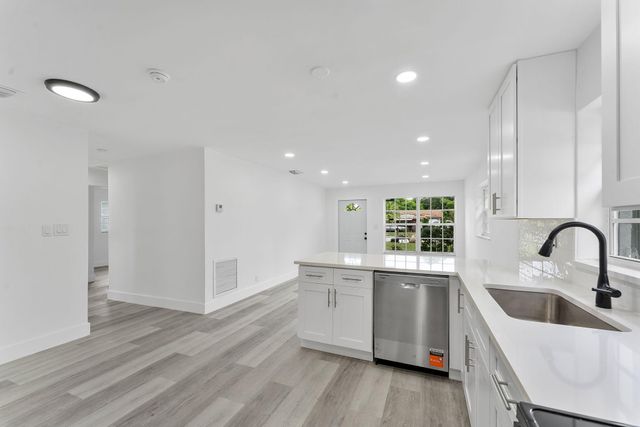 441 NW 2ND Avenue, Deerfield Beach, FL 33441