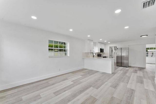 441 NW 2ND Avenue, Deerfield Beach, FL 33441