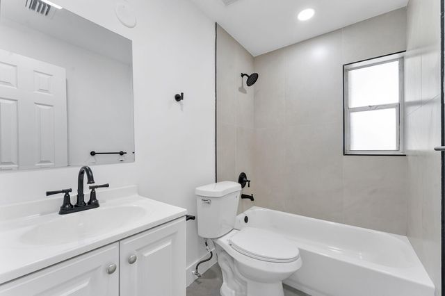 441 NW 2ND Avenue, Deerfield Beach, FL 33441