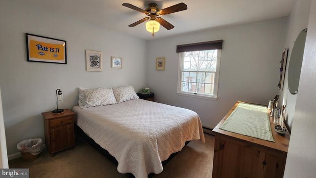 1989 PIERCE DR, Whitehall, PA 18052