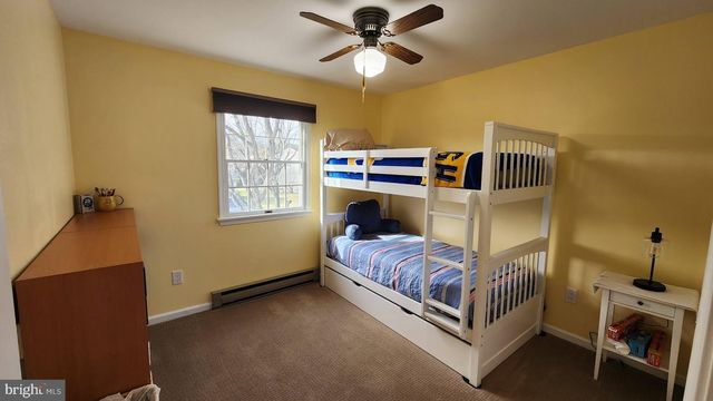 1989 PIERCE DR, Whitehall, PA 18052