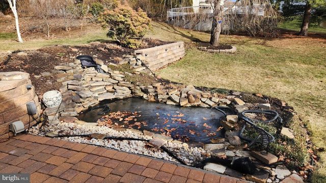 1989 PIERCE DR, Whitehall, PA 18052