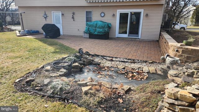 1989 PIERCE DR, Whitehall, PA 18052