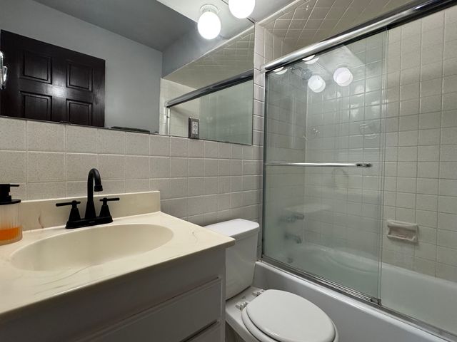 6630 S Brainard Avenue 407, Countryside, IL 60525