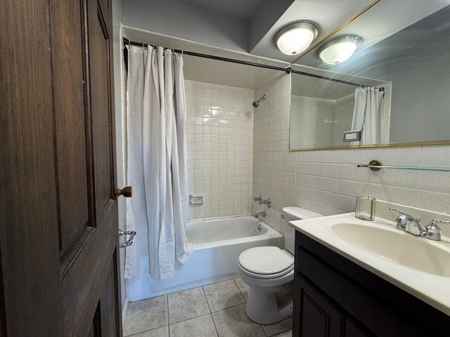 6630 S Brainard Avenue 407, Countryside, IL 60525