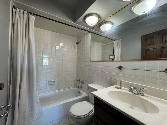 6630 S Brainard Avenue 407, Countryside, IL 60525