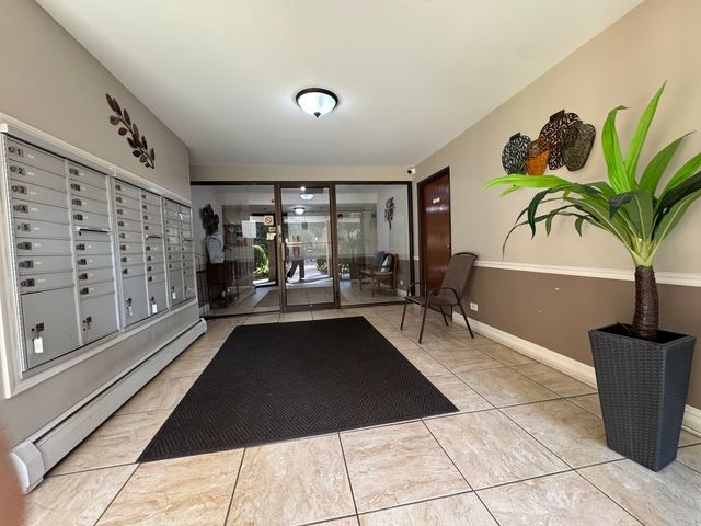 6630 S Brainard Avenue 407, Countryside, IL 60525