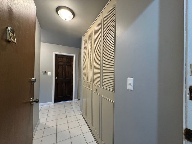 6630 S Brainard Avenue 407, Countryside, IL 60525