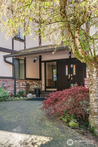 4501 Grandview Drive W #T-105, University Place, WA 98466