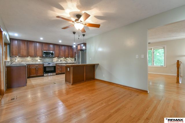 821 W Harvest Drive, Lincoln, NE 68521