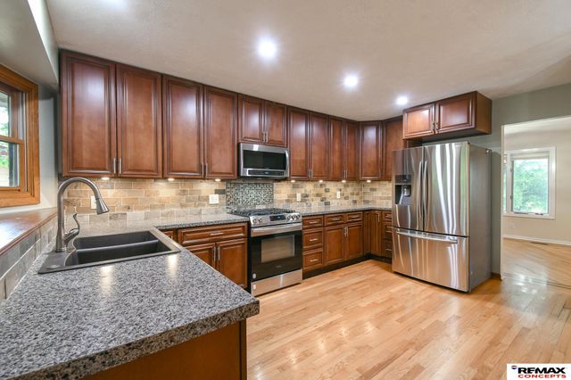 821 W Harvest Drive, Lincoln, NE 68521