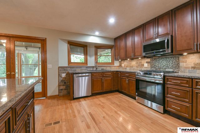 821 W Harvest Drive, Lincoln, NE 68521