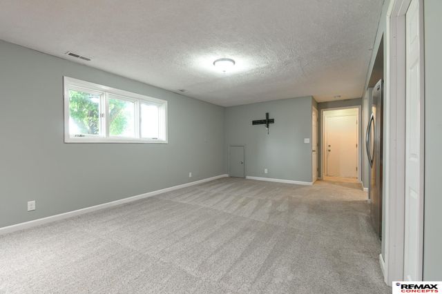 821 W Harvest Drive, Lincoln, NE 68521