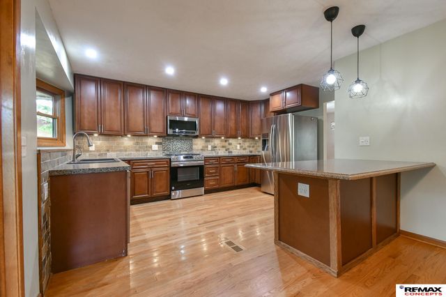 821 W Harvest Drive, Lincoln, NE 68521