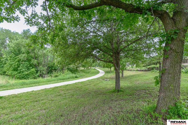 821 W Harvest Drive, Lincoln, NE 68521