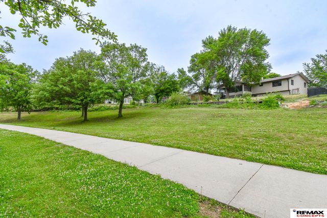 821 W Harvest Drive, Lincoln, NE 68521
