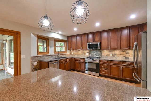 821 W Harvest Drive, Lincoln, NE 68521