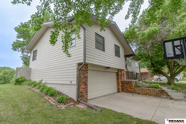 821 W Harvest Drive, Lincoln, NE 68521