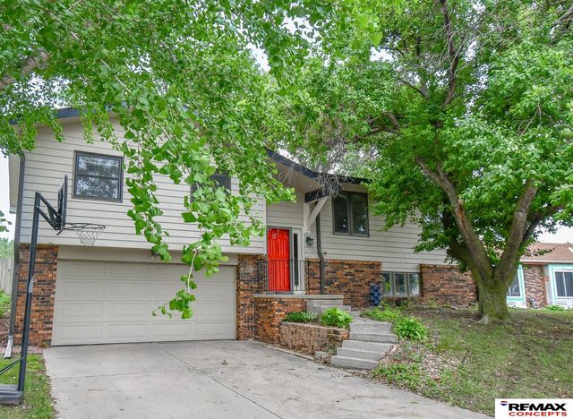 821 W Harvest Drive, Lincoln, NE 68521