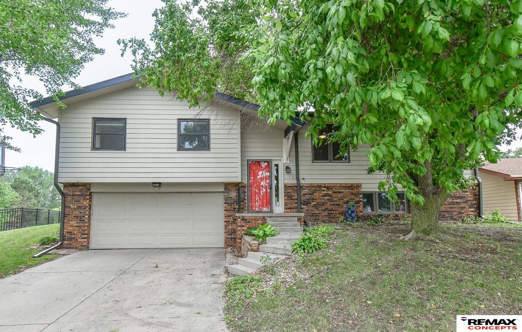 821 W Harvest Drive, Lincoln, NE 68521