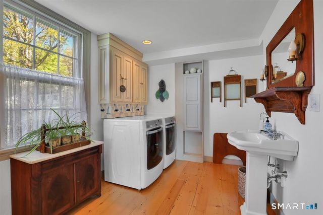 30 Knowles Road, East Hampton, CT 06424