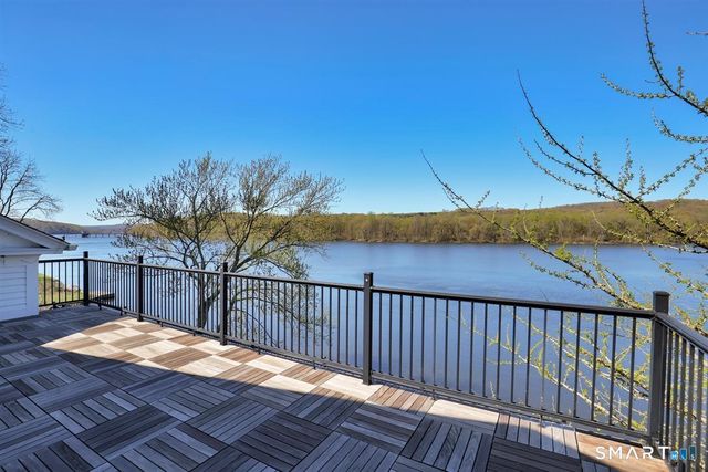 30 Knowles Road, East Hampton, CT 06424
