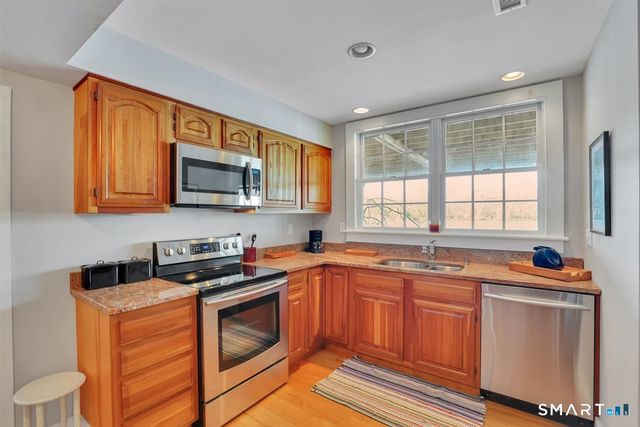 30 Knowles Road, East Hampton, CT 06424
