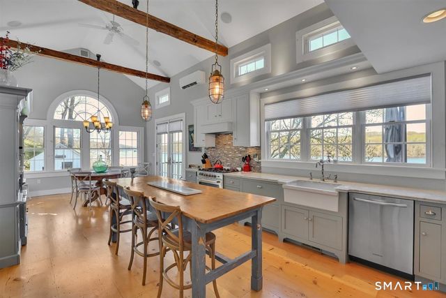 30 Knowles Road, East Hampton, CT 06424
