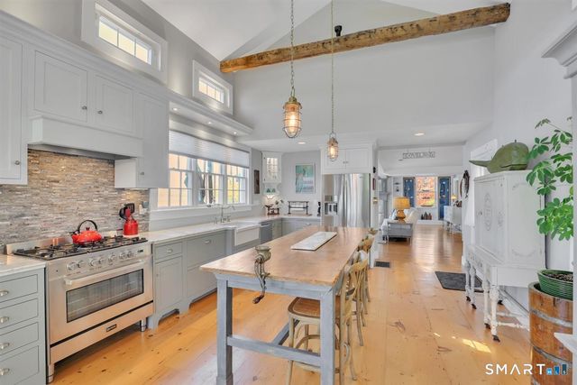 30 Knowles Road, East Hampton, CT 06424