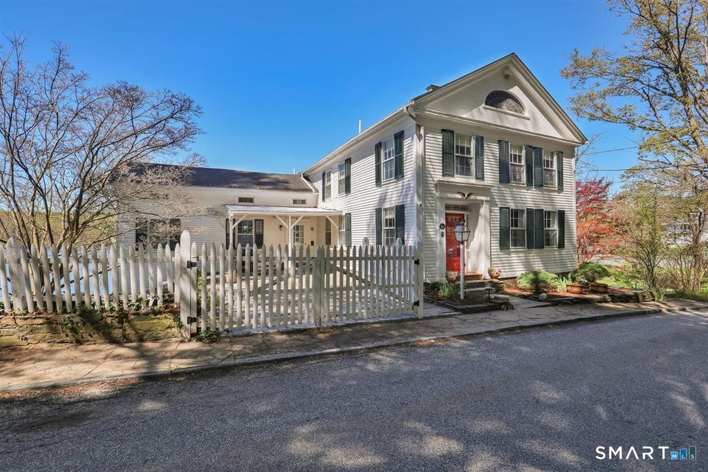 30 Knowles Road, East Hampton, CT 06424