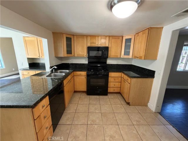 21514 Cohasset Street, Canoga Park, CA 91303