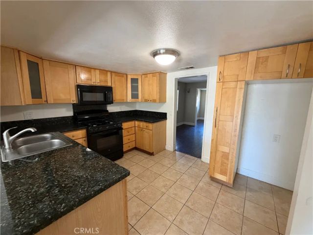 21514 Cohasset Street, Canoga Park, CA 91303