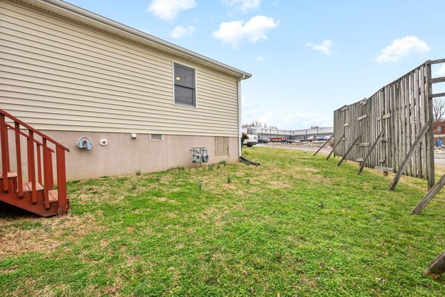 2921 Pawnee Dr, Hopkinsville, KY 42240